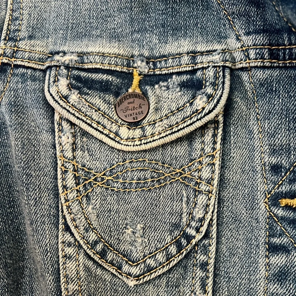 Abercrombie & Fitch Vintage 92 Distressed Jean Jacket Size S - Picture 5 of 8